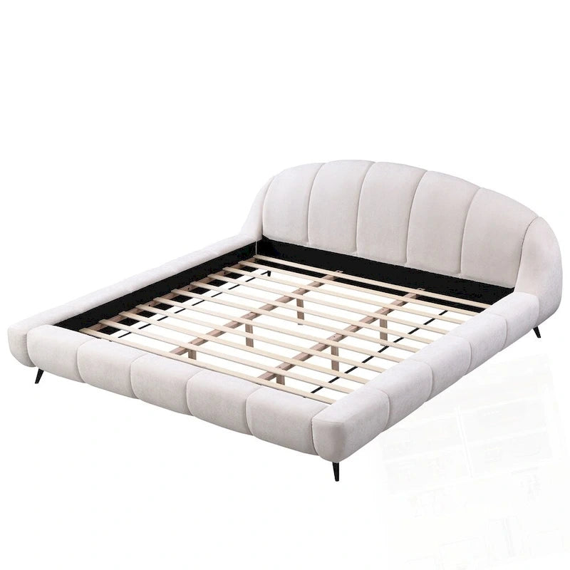 Cama de plataforma king estofada em chenille, com cabeceira em forma de concha