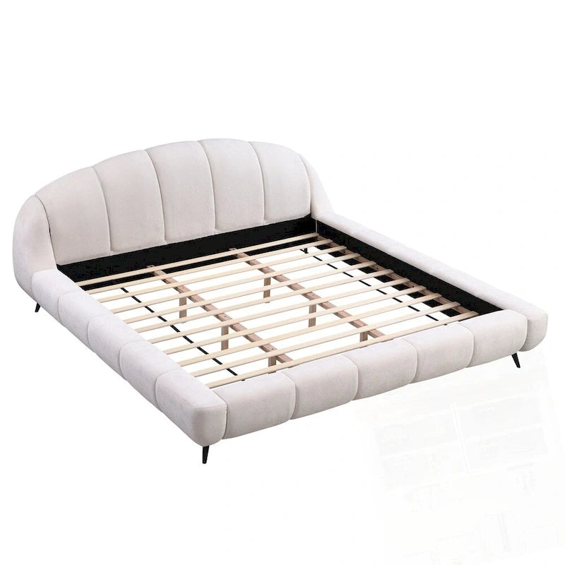 Cama de plataforma king estofada em chenille, com cabeceira em forma de concha
